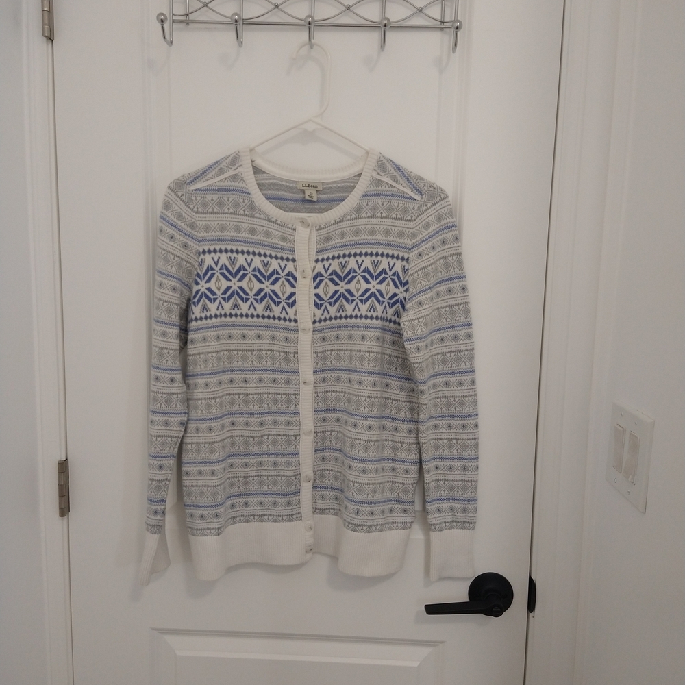 Women's Blue and White Patterned Sweater